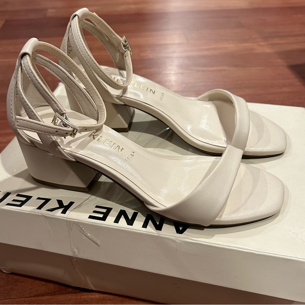 Anne Klein Women's Mia Ankle Buckle Strap Dress Sandals Block Heel Size 6 Bridal - Picture 4 of 11